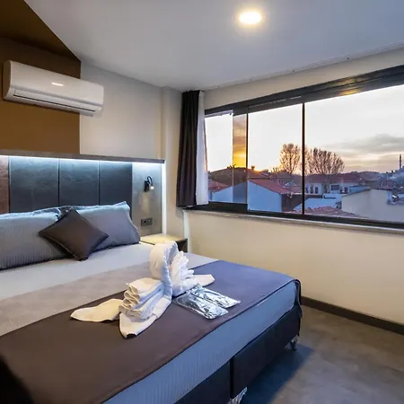 The Queen Hotel-2